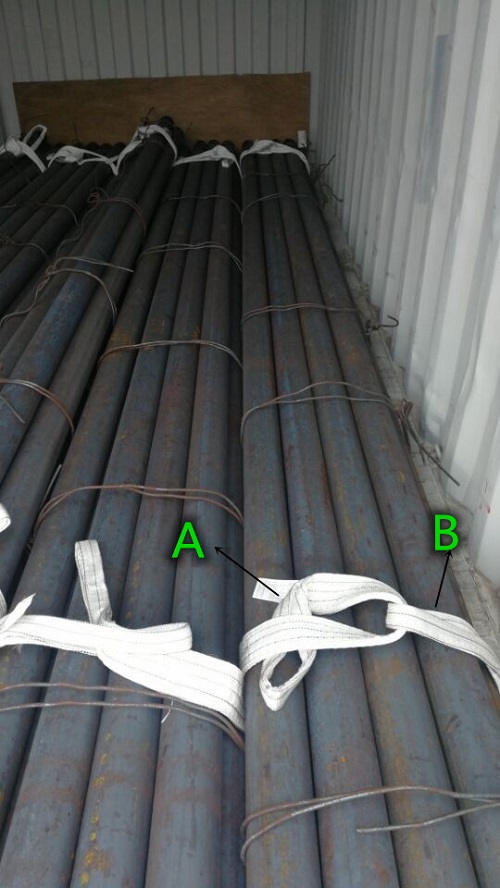 1吨扁平环眼吊装带吊装钢管作业--河北东圣吊索具制造有限公司